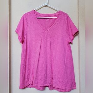 Escape by Habitat Clothes V Neck Flowy Tee.  Size Large